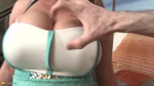 ПОЛЬСКОЕ ПОРНО: парень прет зрелую сисясту блондинку