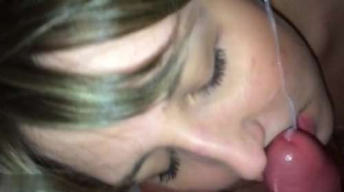 СПЕРМА В РОТ: моя девушка сосет мне член и я кончаю спермой в рот