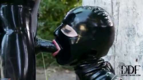 БДСМ: порно видео в латексных костюмах с оральным сексом