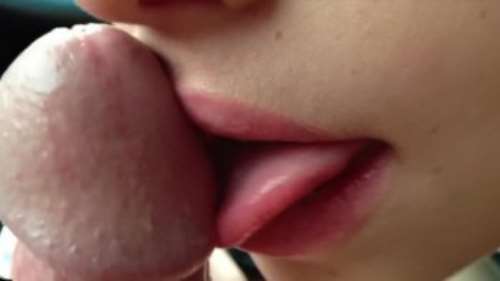Частное РУССКОЕ порно видео: минет в авто крупным планом и член во рту