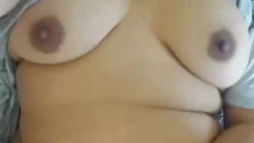 Девушка снимает себя голую на телефон как она мастурбирует