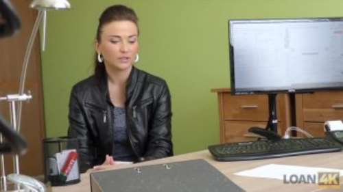 Порно в Банке: девушка расплатилась за кредит сексом и минетом