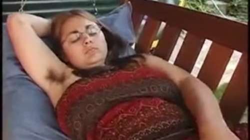 Порно с волосатыми подмышками, вагиной и большими дойками