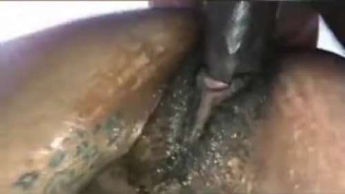 Негр огромным пенисом трахает негритянку черного цвета