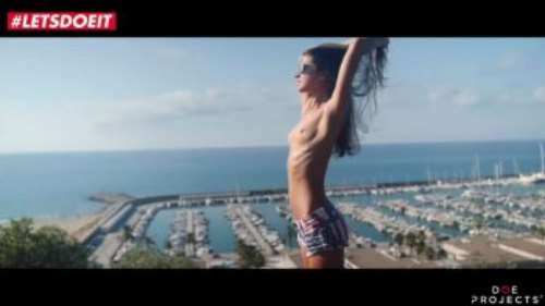 Мастурбация и минет на острове в Тихом океане