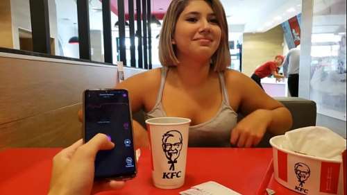 Секс в туалете KFC после курочки