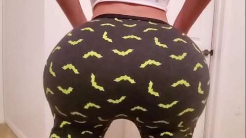 Большие женские булки с силиконом. Скачут и трясутся