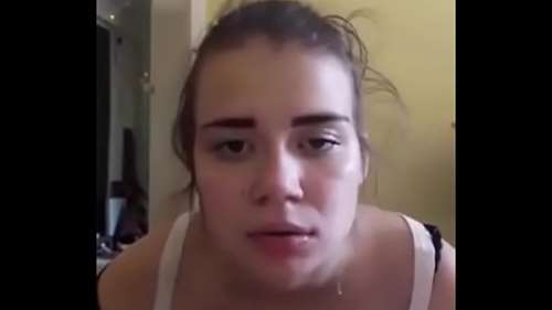 Пухлая жена сосет член мужа в камеру