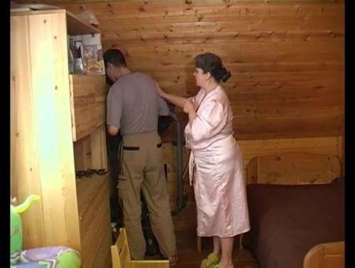 Взрослая соблазняет молодого парня. Русское видео с разговорами