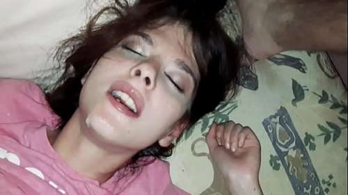 Домашнее итальянское порно с молодой девушкой и двумя мужиками