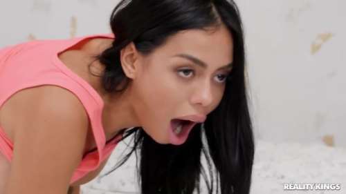 Грудастая латинка жестко ебется в анал с возлюбленным 