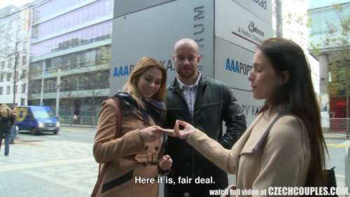 Шлюшки делает минет и трахаются с мужиком в киску 