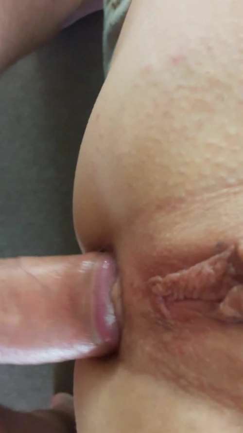 Заснял ролик крупным планом и потрахал телочку в анал без презерватива