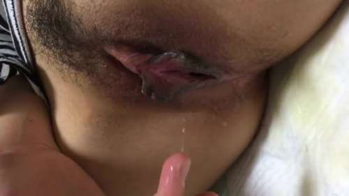 Азиатка устроила соло шоу и помастурбировала киску пальчиками 